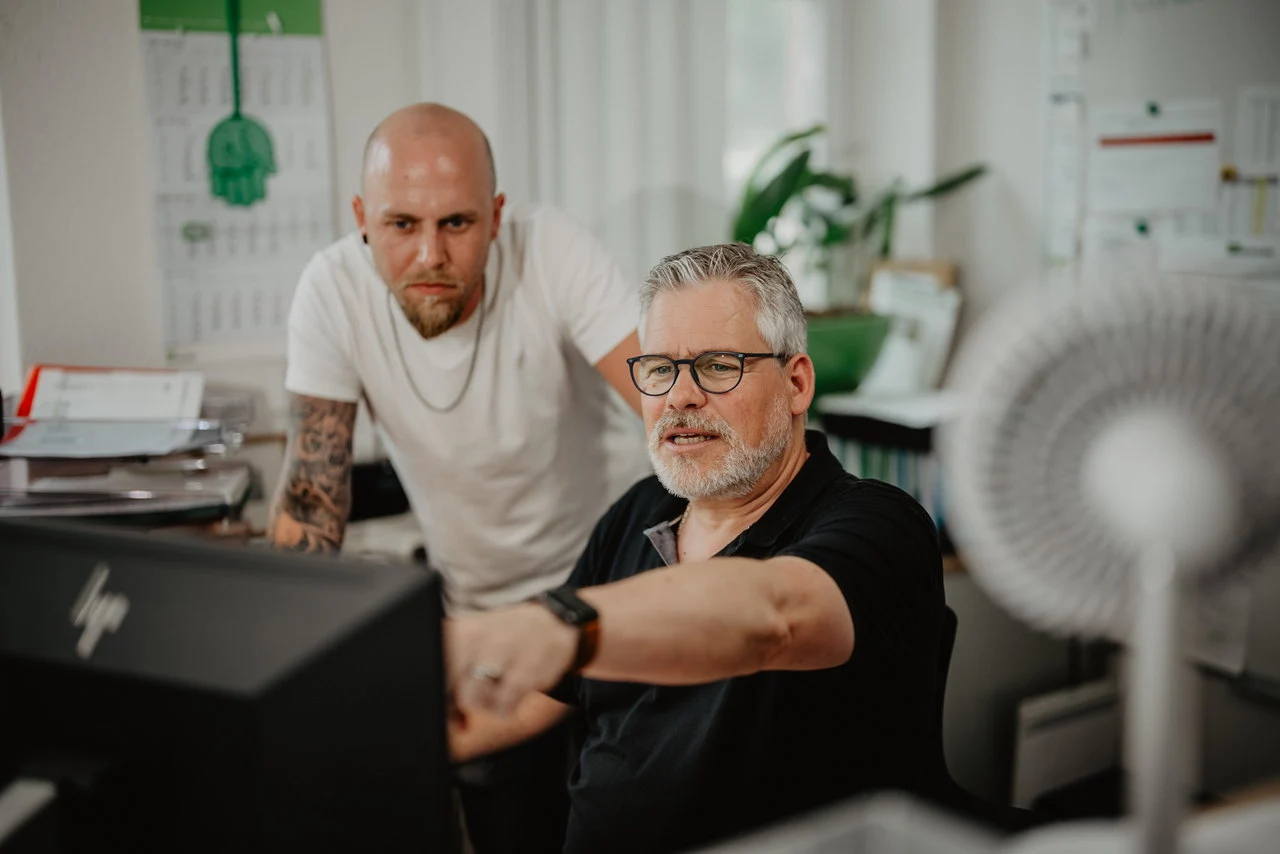 Arbeit an digitalen Informationen im Büro eines Unternehmens